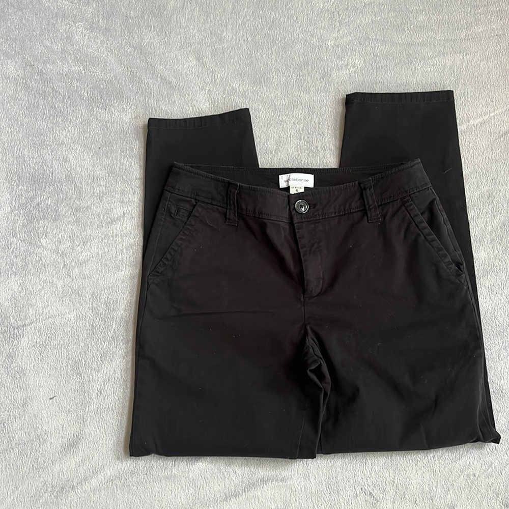 🌹Bundle 3 or more for $10 a pair🌹 Liz Claiborne Cropped Chinos Size 6